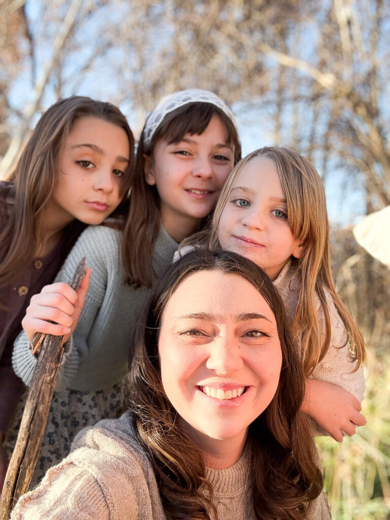 15 Simple Moments Little Girls Love to Share with Their Mothers